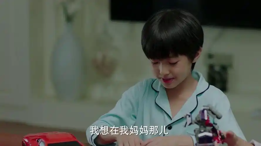 我的前半生平儿和佳清在家玩耍两个孩子相处得很友好很和谐