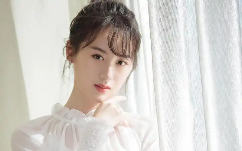 袁冰妍清纯时尚写真