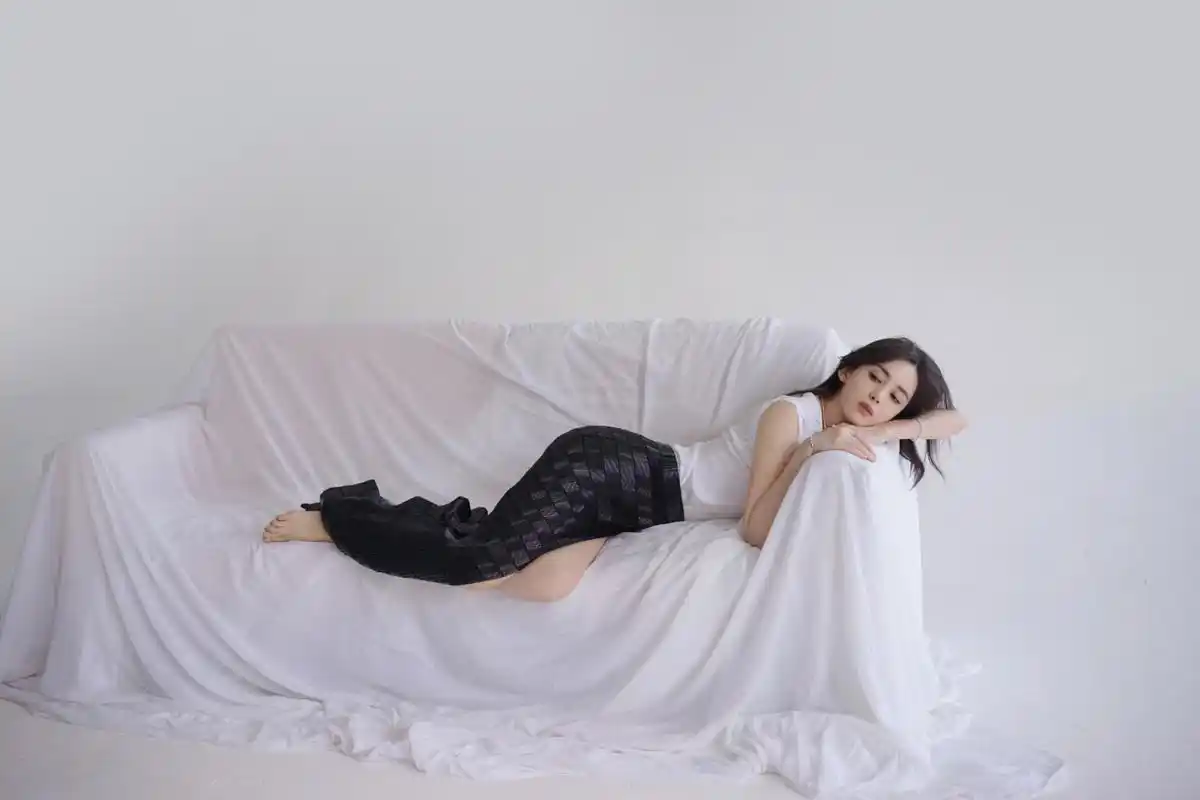 古力娜扎封面大片,真有魅力.