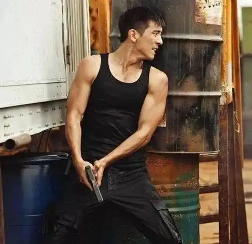 10月份过44岁生日 英国每日邮报还称赞她 修杰楷在一起 也毫无违和感