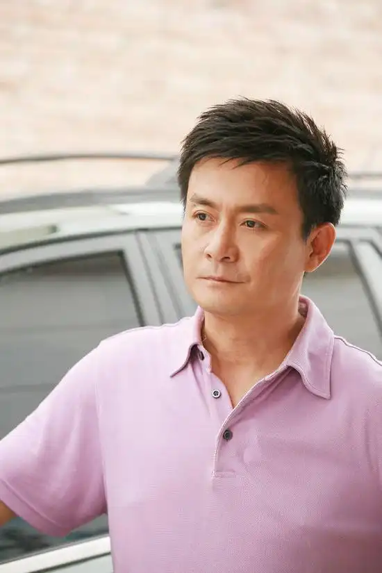 原创演员邢岷山曾打抱不平被毁容如今带着平凡妻子拍戏有内情
