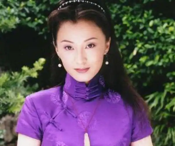 回顾徐露嫌丈夫太丑婚后宁愿不要孩子如今19岁女儿貌美如花