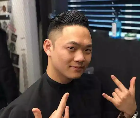 发型欣赏——流行的"纹理奔头"男士发型