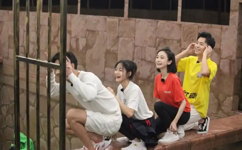 原创卧底在少儿里的疯狂的麦咭其实是追星族的宝藏节目