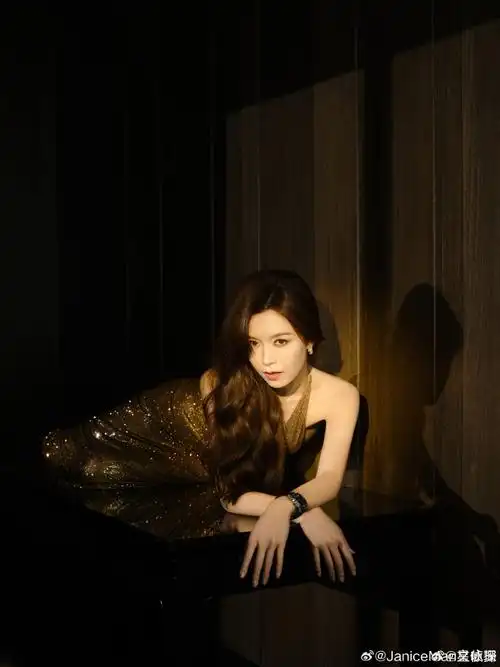 文咏珊好薄一片