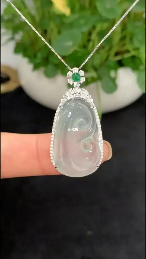 翡翠如意吊坠18k伴钻镶嵌事事顺心顺意