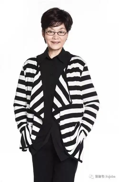 64岁潘虹近照曝光单身整整32年网友美了一辈子的女人