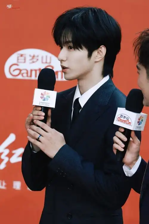 今日星拍放送##刘耀文 北京国际电影节##刘耀文红毯生图