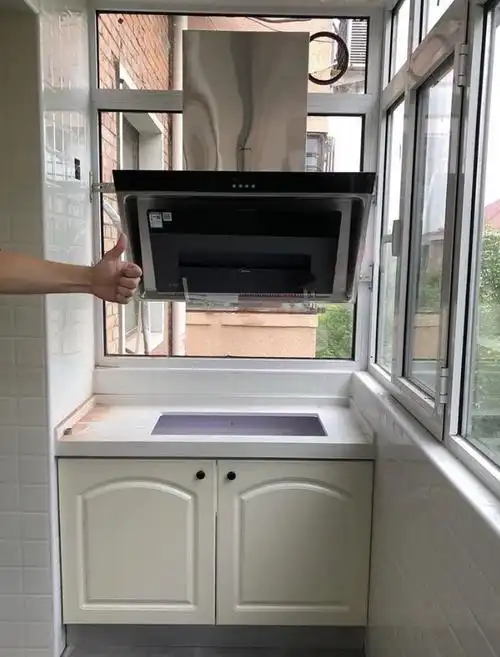 带生活阳台的厨房装修效果图_彬迪地板