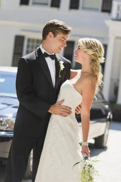 西方人,两个人,家庭,夫妻,新娘,新郎,家,站,抱,笑,微笑,露齿笑,竖图