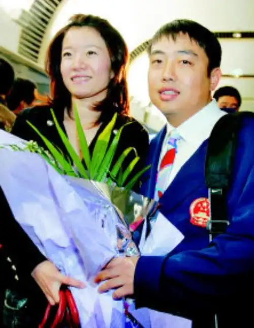 回顾刘国梁妻子王瑾为爱退出国家队身价上亿婆婆把她当女儿疼