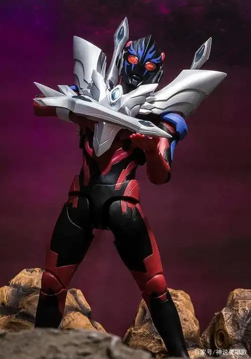 圆谷官方玩梗系列:暗黑x究极赛罗铠甲形态 暗耀欧布潜伏变内奸