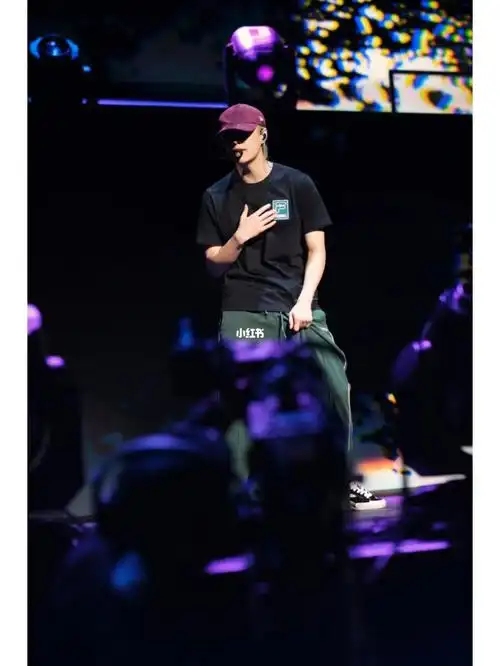 还有半个小时 张艺兴旧金山演唱会准时开始 好期待还有官方小羊蹄应援