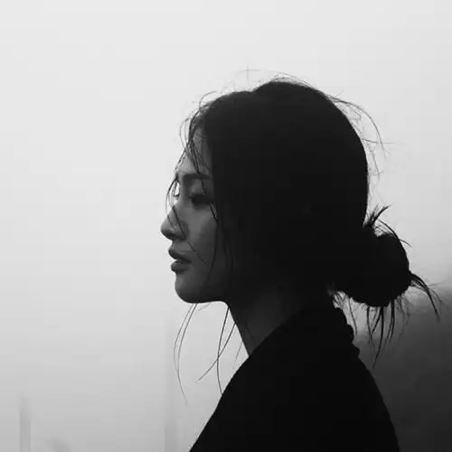 侧脸寂寞头像女生