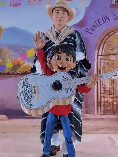 约了今天晚上的电影我的尊享日完全是寻梦环游记的领到的纪念票面一