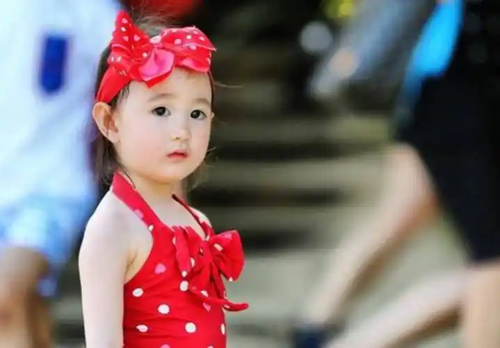 小奥莉在节目中一经亮相就备受观众喜爱,大而明亮的眼睛,小圆脸小嘴巴