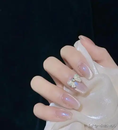 低调时髦的猫眼美甲(秋冬最火的猫眼美甲)(3)