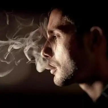 成熟稳重男生抽烟沧桑头像男人成熟沧桑头像抽烟图成熟孤独抽烟卡通