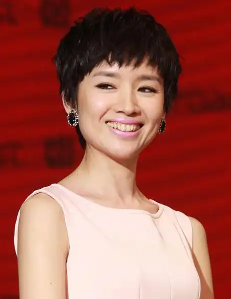 婚变后董洁首次憔悴现身 似与王大治恋情劳心