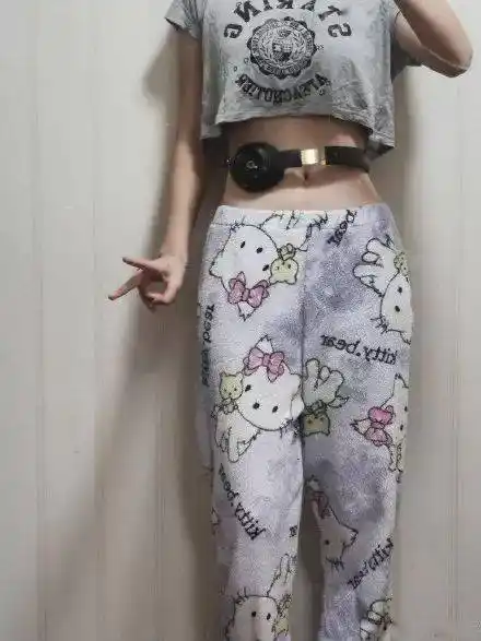 女朋友耳机线缠腰挑战没有对比就没有伤害你喜欢哪一位