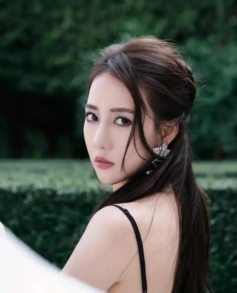 颜值 身材 很优 胜出多数女演员弦子