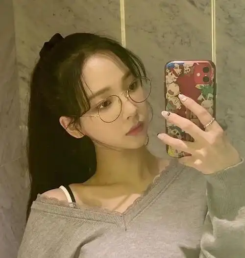 求冬柚宁好看的自拍上半身照片吒粉看看我