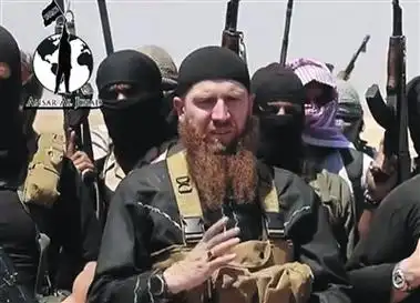 晋升为极端组织isis军事总指挥官的28岁车臣战士希沙尼露面.