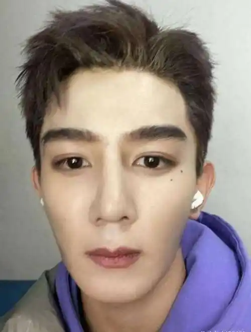 内娱最假双眼皮pk就差割到脑门了生怕别人看不出是割的