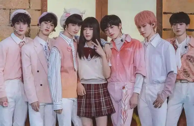 有没有时代少年团姐姐真漂亮粉色衣服那一期的团照