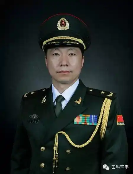 军衔标识武警少将为正军职警官和副军职警官的主要警衔.