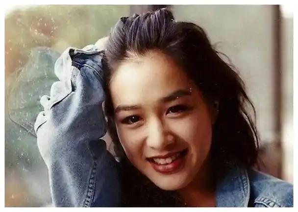 原创钟丽缇为何三段式嫁三子生四胎聚焦51岁生育话题