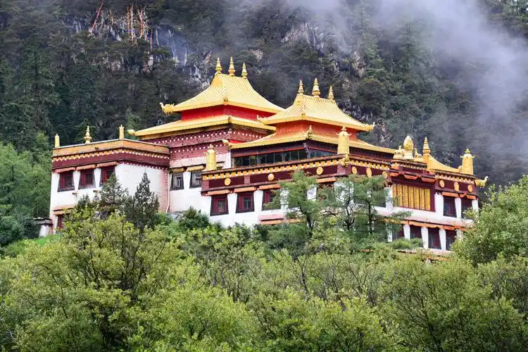 四川省甘孜州亚丁风景区冲古寺