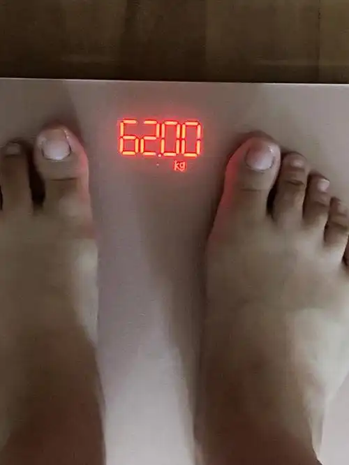 哺乳期减肥第一张图:早起空腹称的体重从来就没下过62公斤……期待