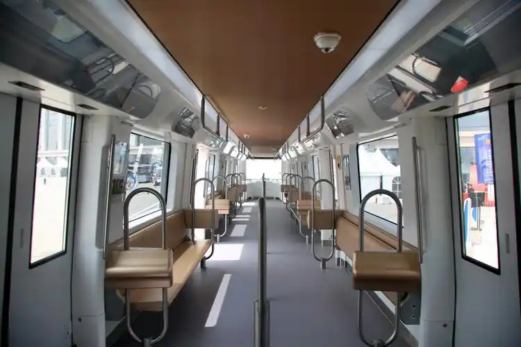 我国新一代智能化b型地铁亮相第三届世界智能大会 全自动无人驾驶 最