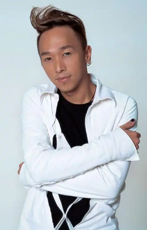 《她他》是 a target="_blank" href="/item/黄家强/145295" data