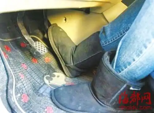 穿"雪地靴"开车没了脚感 被称"史上最难开车鞋"