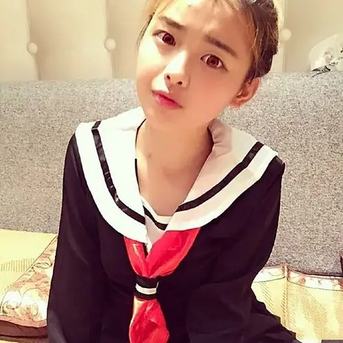 杨超越旧照曝光,网友:不喜欢她的性格,可是出于颜值又好纠结