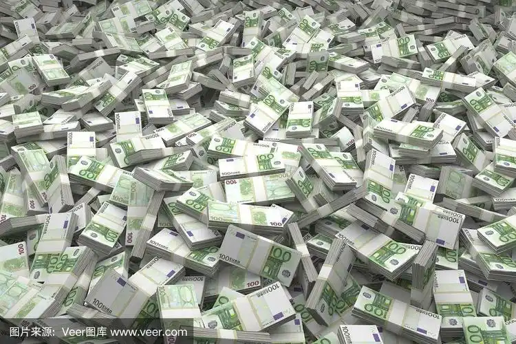 成堆的100欧元钞票