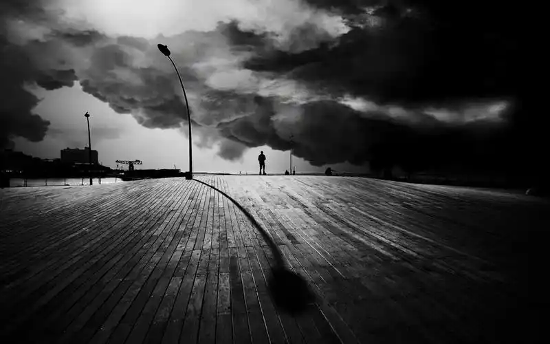 梦幻黑色伤感桌面壁纸.