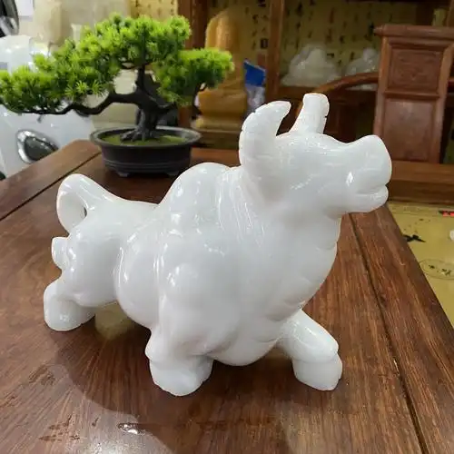 白玉牛摆件 汉白玉牛气冲天生肖牛家庭摆件 真玉石牛商务礼品摆设