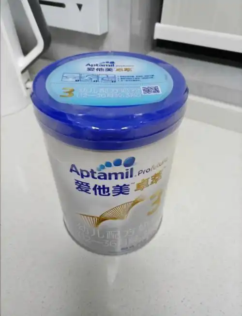 1用5个爱他美奶粉桶固定捆绑好(剪好纸壳板,用塑料泡沫袋包裹一下用