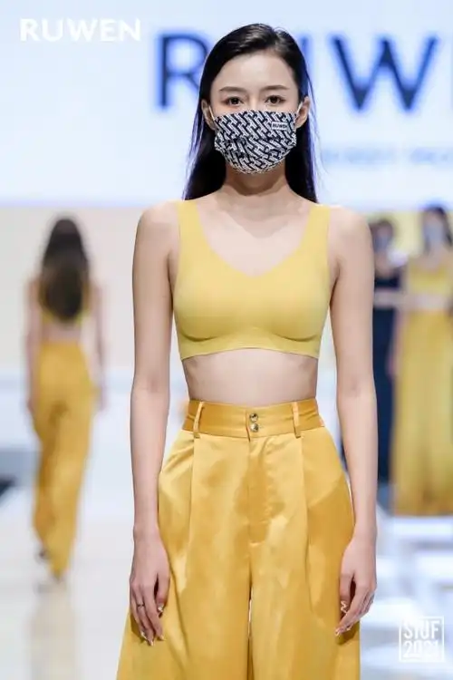 ruwen品牌亮相深圳国际内衣展并举办专场走秀