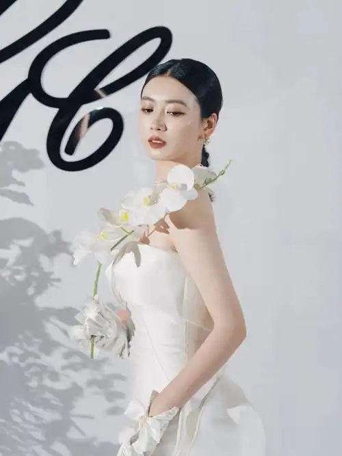 蒂凡婚纱女明星结婚的一天