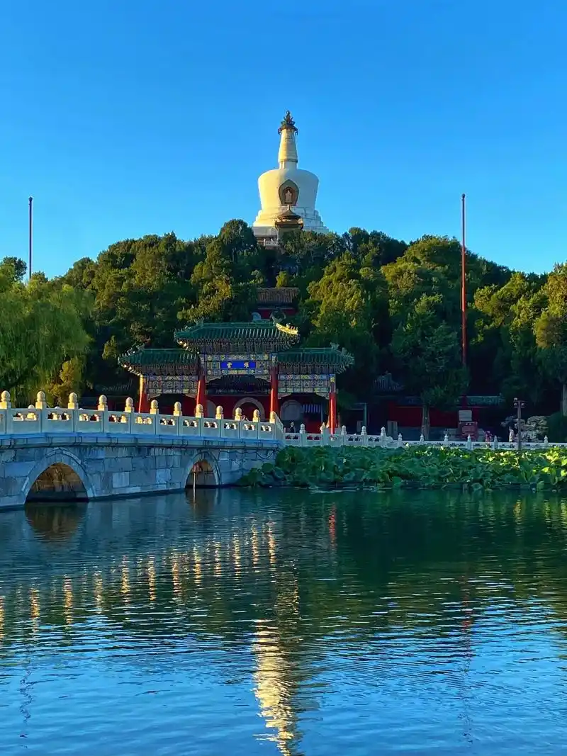 遇见北海北.#北海公园 #随手一拍都是美景 #古建筑之美 # - 抖音