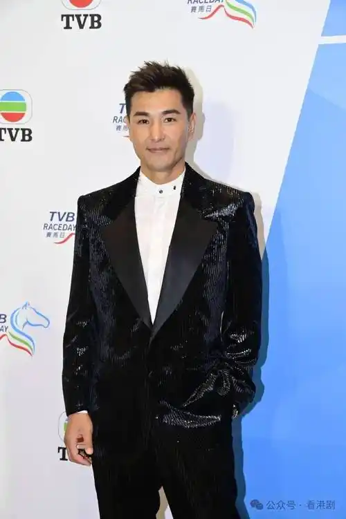 陈展鹏出席活动右眼通红,原来系被女儿错手插眼!_罗子溢_爸爸_太太