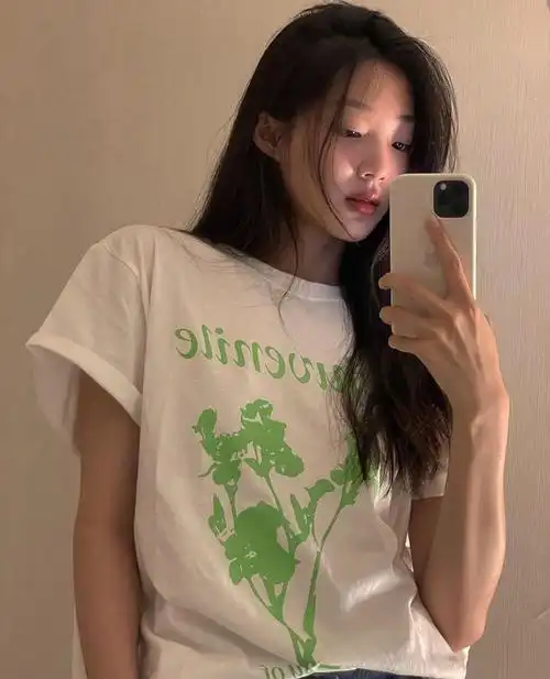 求美女对镜自拍头像