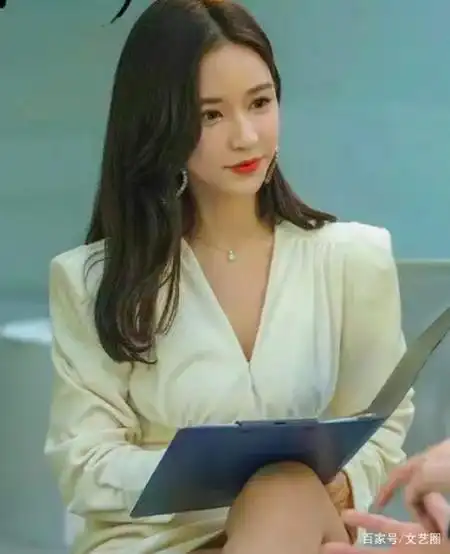 王思聪前任雪梨参演电视剧出演职场女强人,颜值高但大鼻头吸睛