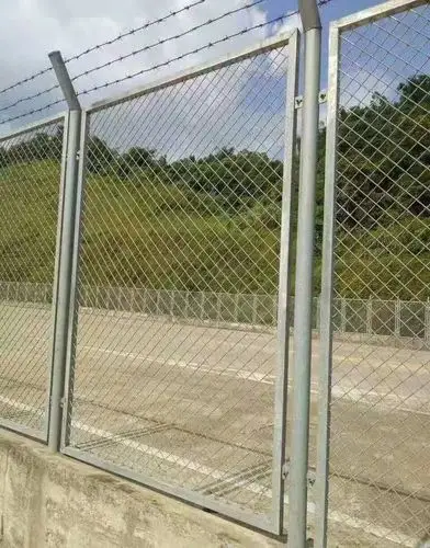 海港港口绿色网格钢丝网围墙