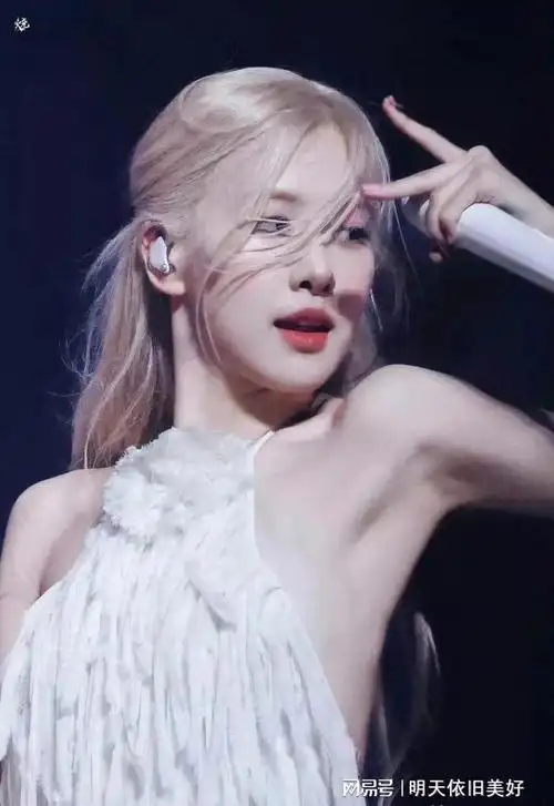 只有超过30岁的女明星才有资格参赛,而朴彩英的年龄并未达到这个标准