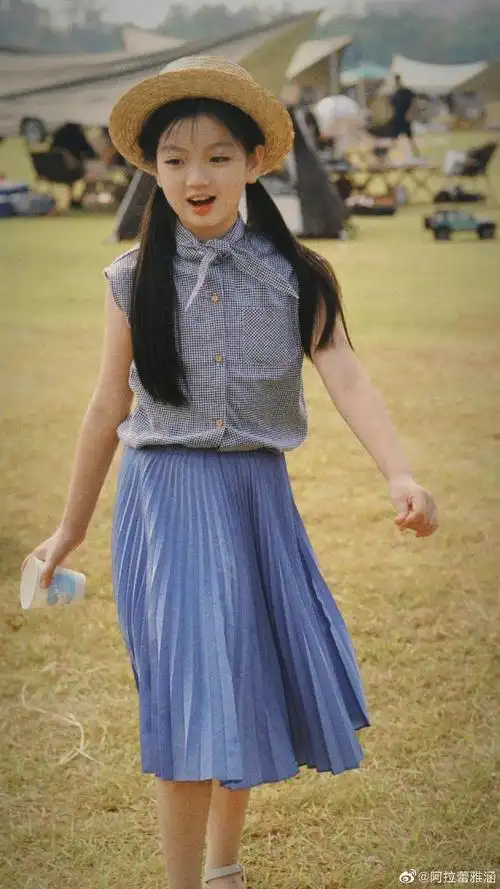 阿拉蕾晒10岁生日照,《爸爸去哪儿》中奶甜萌娃,变成可爱大女孩|童星